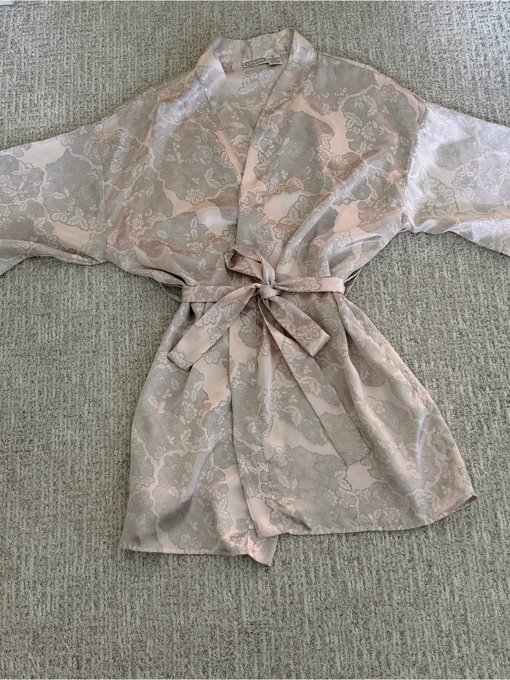 Floral Jacquard Tie-Waist Robe in Blush and Light Gray by